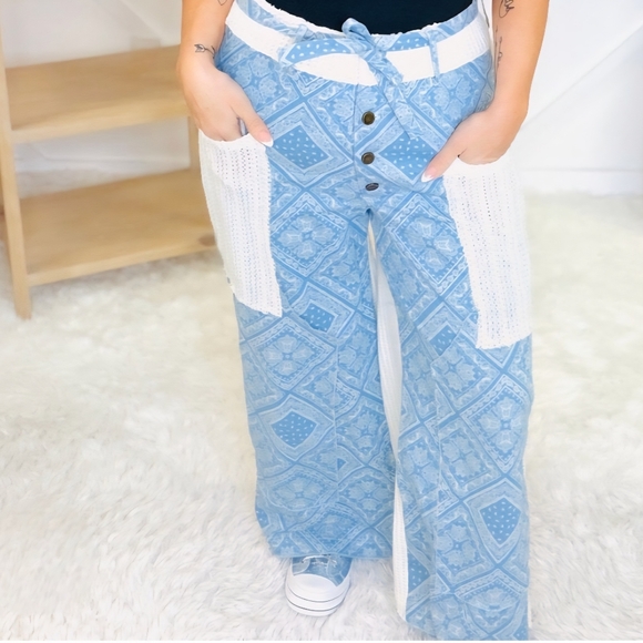 POL Denim - P116 NWT POL Blue and White Wide Leg Paisley Jeans Mesh Detail Pockets Sm Md Lg
